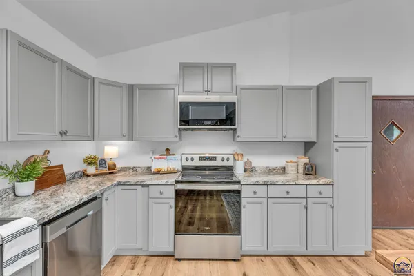 $269,000 | 3325 Northwest Pipkin Road, Topeka, KS 66618