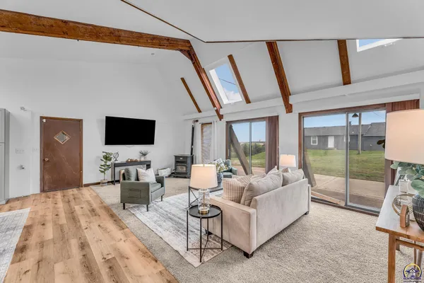 $269,000 | 3325 Northwest Pipkin Road, Topeka, KS 66618