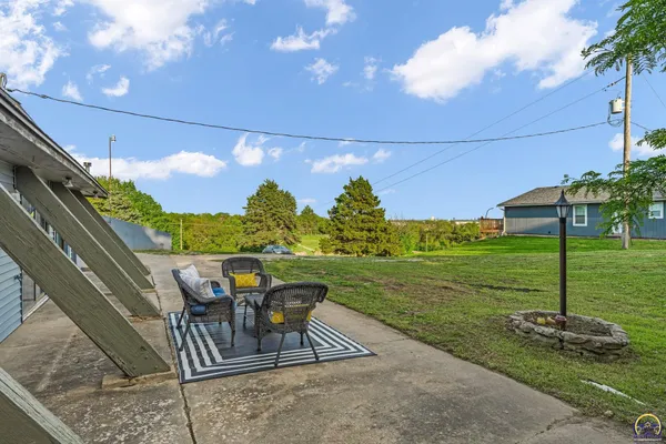 $269,000 | 3325 Northwest Pipkin Road, Topeka, KS 66618