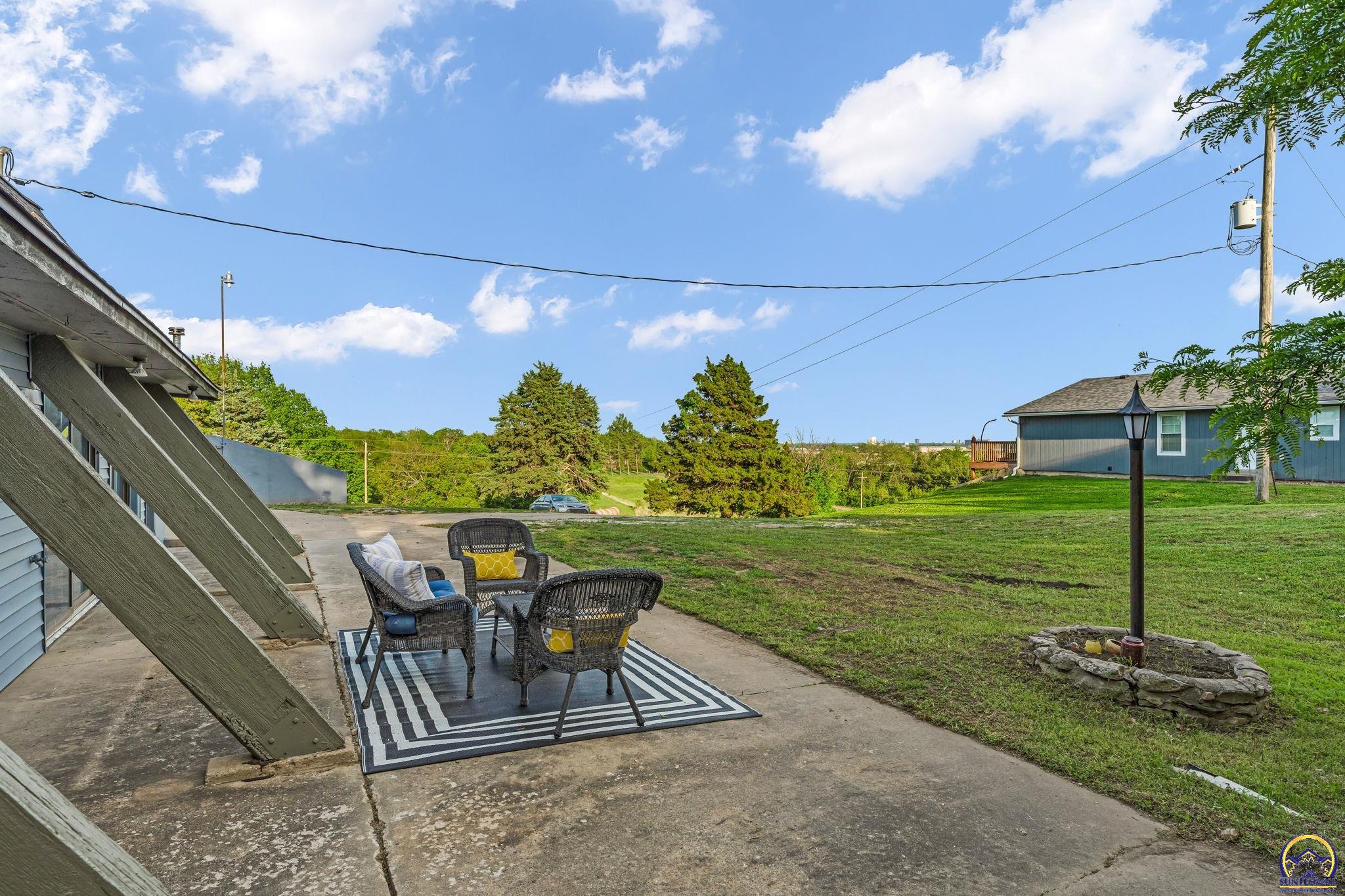 3325 Northwest Pipkin Road Topeka, KS 66618 - Photo 2 of 45
