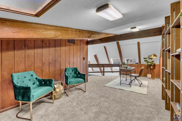 $269,000 | 3325 Northwest Pipkin Road, Topeka, KS 66618