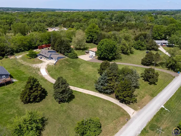 $269,000 | 3325 Northwest Pipkin Road, Topeka, KS 66618