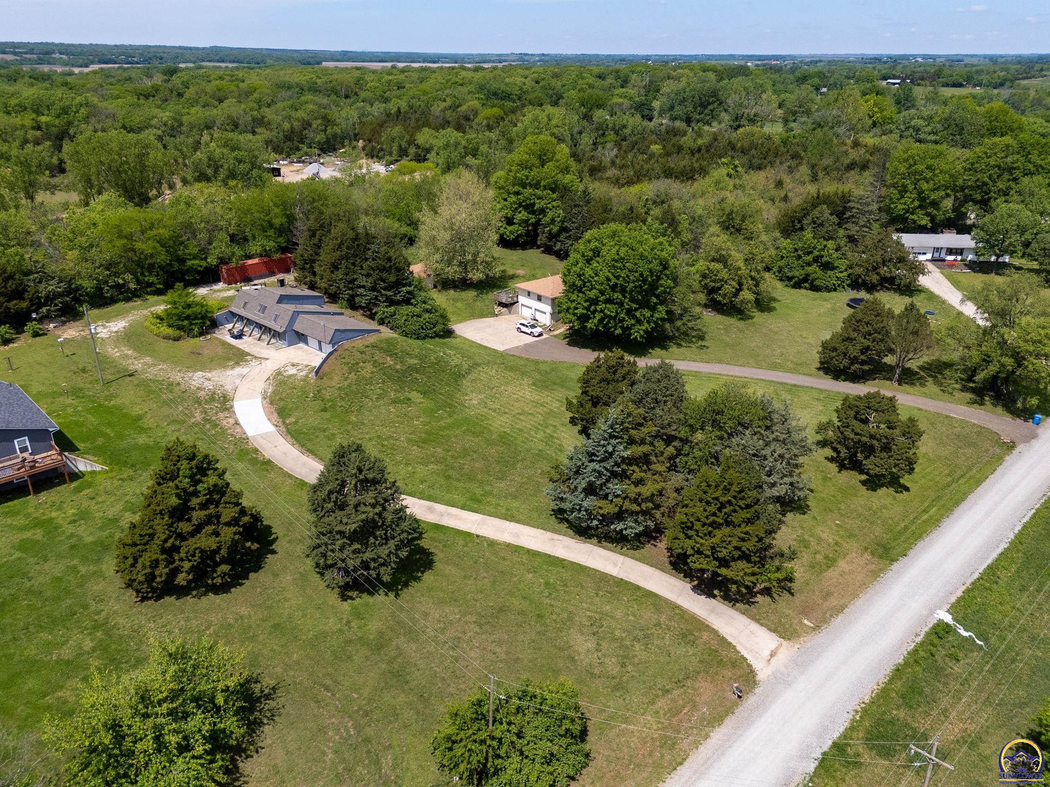 3325 Northwest Pipkin Road Topeka, KS 66618 - Photo 3 of 45