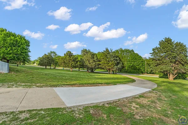 $269,000 | 3325 Northwest Pipkin Road, Topeka, KS 66618