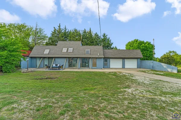 $269,000 | 3325 Northwest Pipkin Road, Topeka, KS 66618