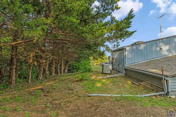 $269,000 | 3325 Northwest Pipkin Road, Topeka, KS 66618