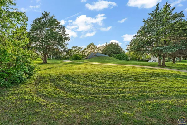 $269,000 | 3325 Northwest Pipkin Road, Topeka, KS 66618