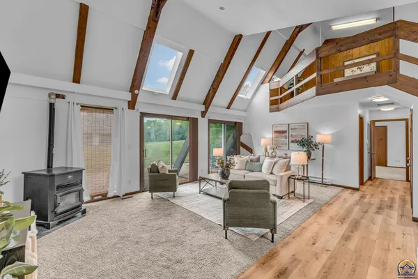 $269,000 | 3325 Northwest Pipkin Road, Topeka, KS 66618