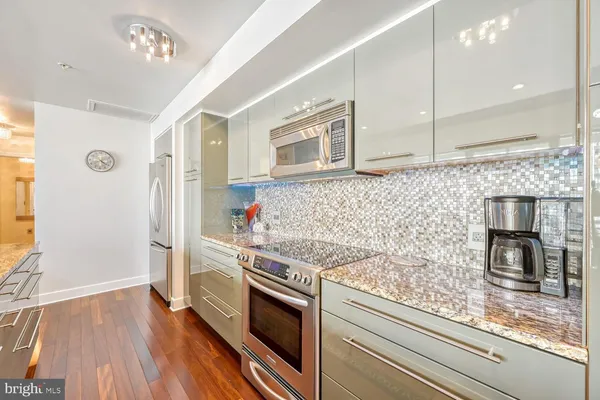 $6,000 | 675 President Street, Unit 1501, Baltimore, MD 21202