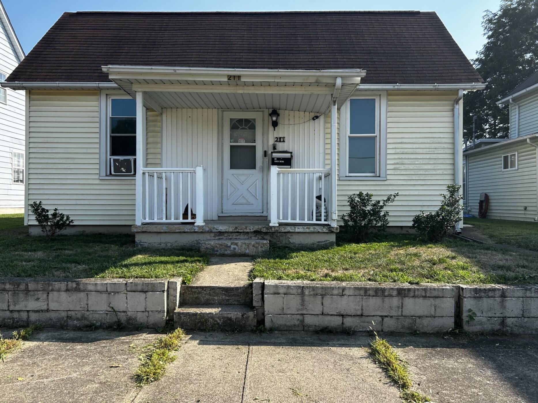 211 Walnut Street Circleville, OH 43113 - Photo 1 of 11 Front