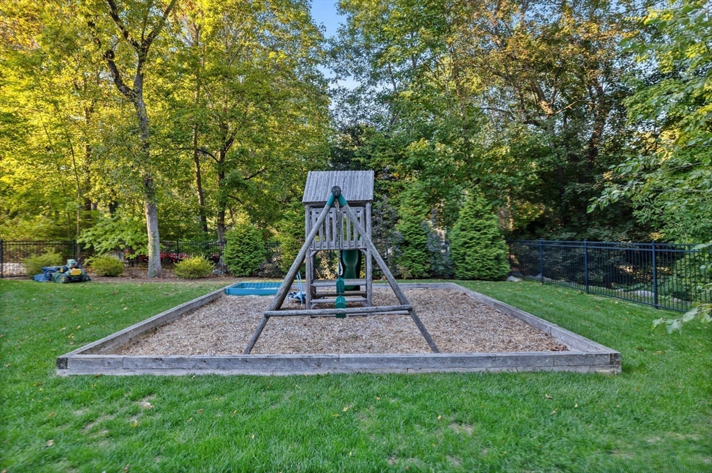 12 Ledgewood Road Winchester, MA 01890 - Photo 40 of 41