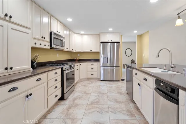 $574,900 | 18830 Munsee Road, Apple Valley, CA 92307