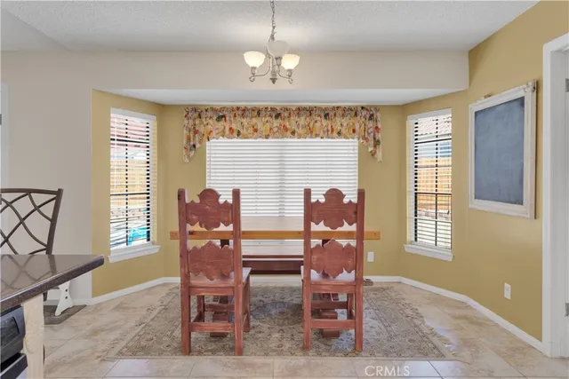 $574,900 | 18830 Munsee Road, Apple Valley, CA 92307