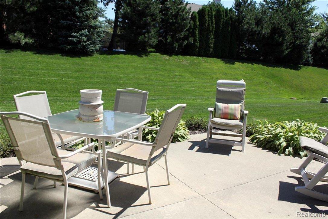 580 Springview Drive Rochester, MI 48307 - Photo 21 of 22 Patio