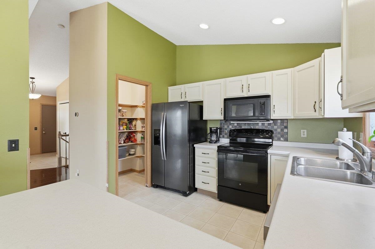 1129 Lincoln Road Oregon, WI 53575 - Photo 12 of 47