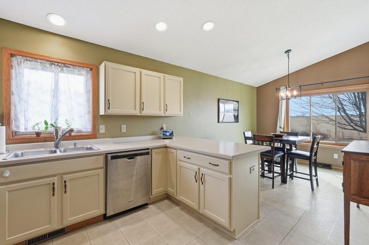 1129 Lincoln Road Oregon, WI 53575 - Photo 14 of 47