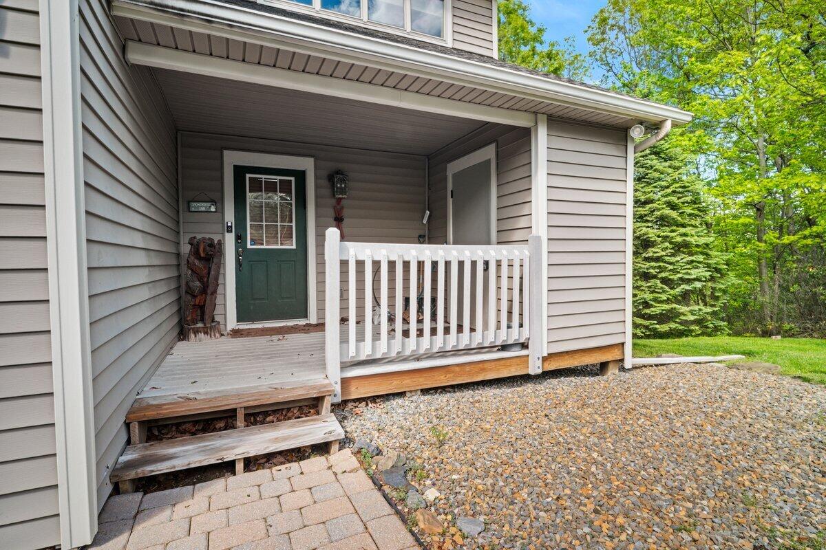 338 Poplar Court Tannersville, PA 18372 - Photo 2 of 37 Photo-2 (1)