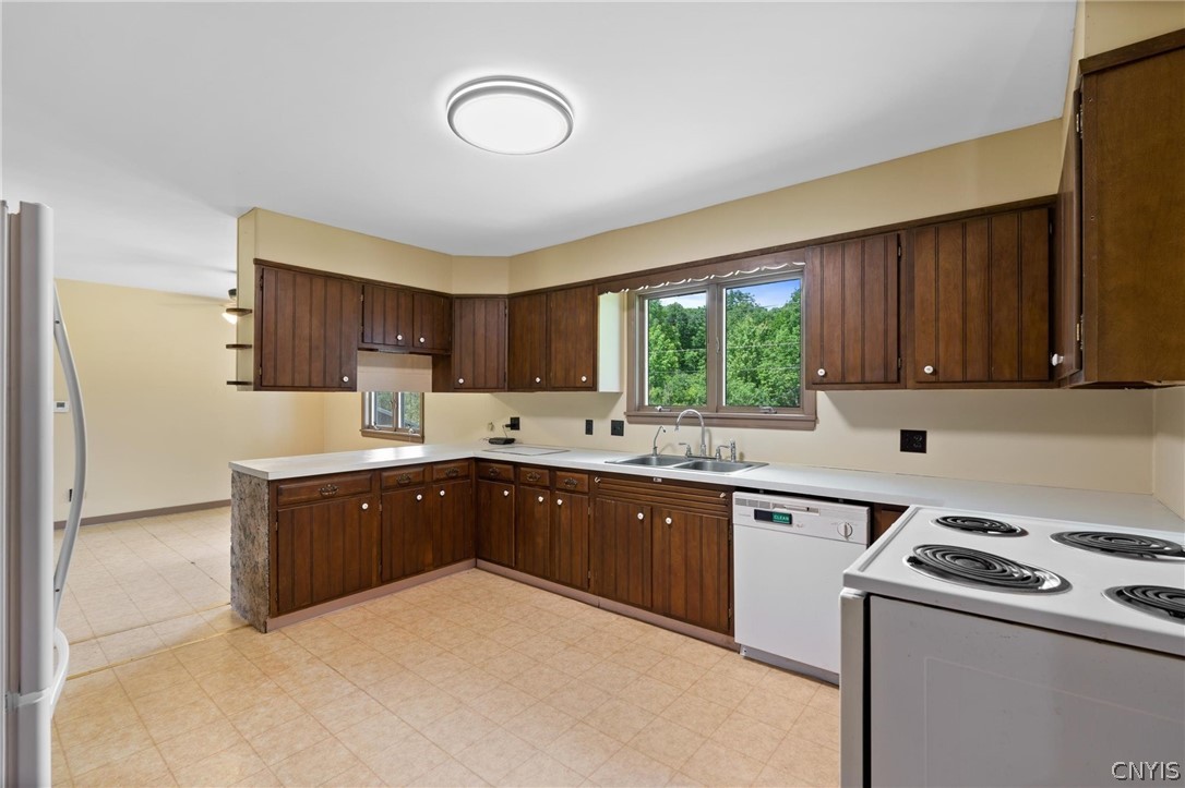 4375 Davis Corners Road Smithfield, NY 13408 - Photo 4 of 34 Kitchen
