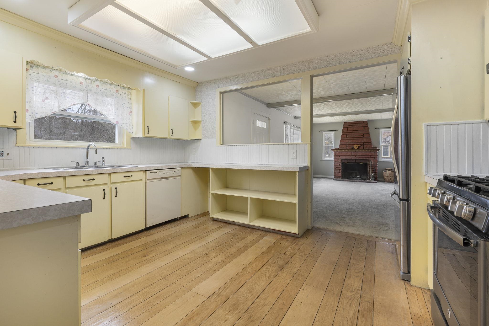 39 Rolfe Street Concord, NH 03303 - Photo 6 of 38 Gallery Image 6