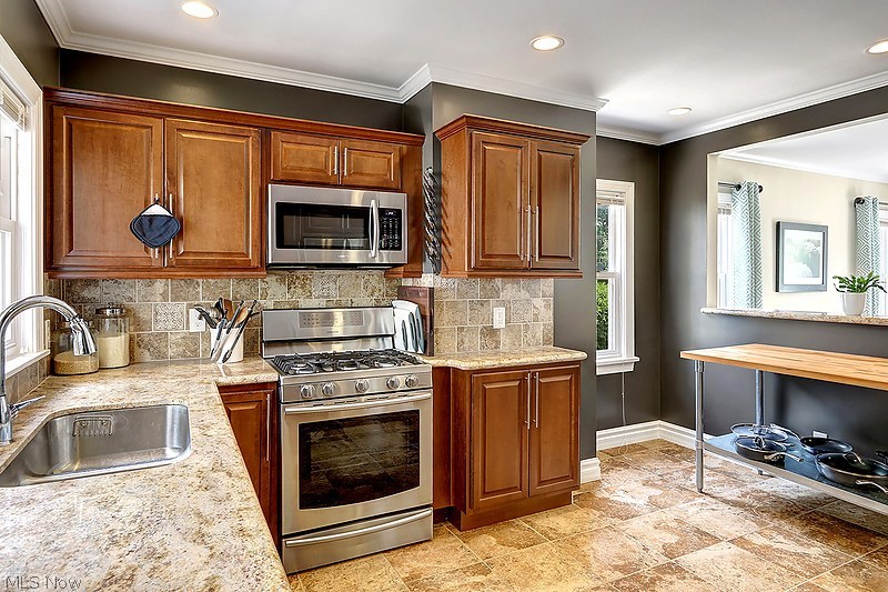 2909 Huntington Road Cleveland, OH 44120 - Photo 4 of 25