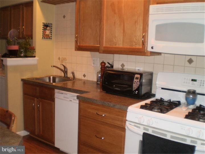 587 Elbridge Road Morrisville, PA 19067 - Photo 6 of 12 Kitchen