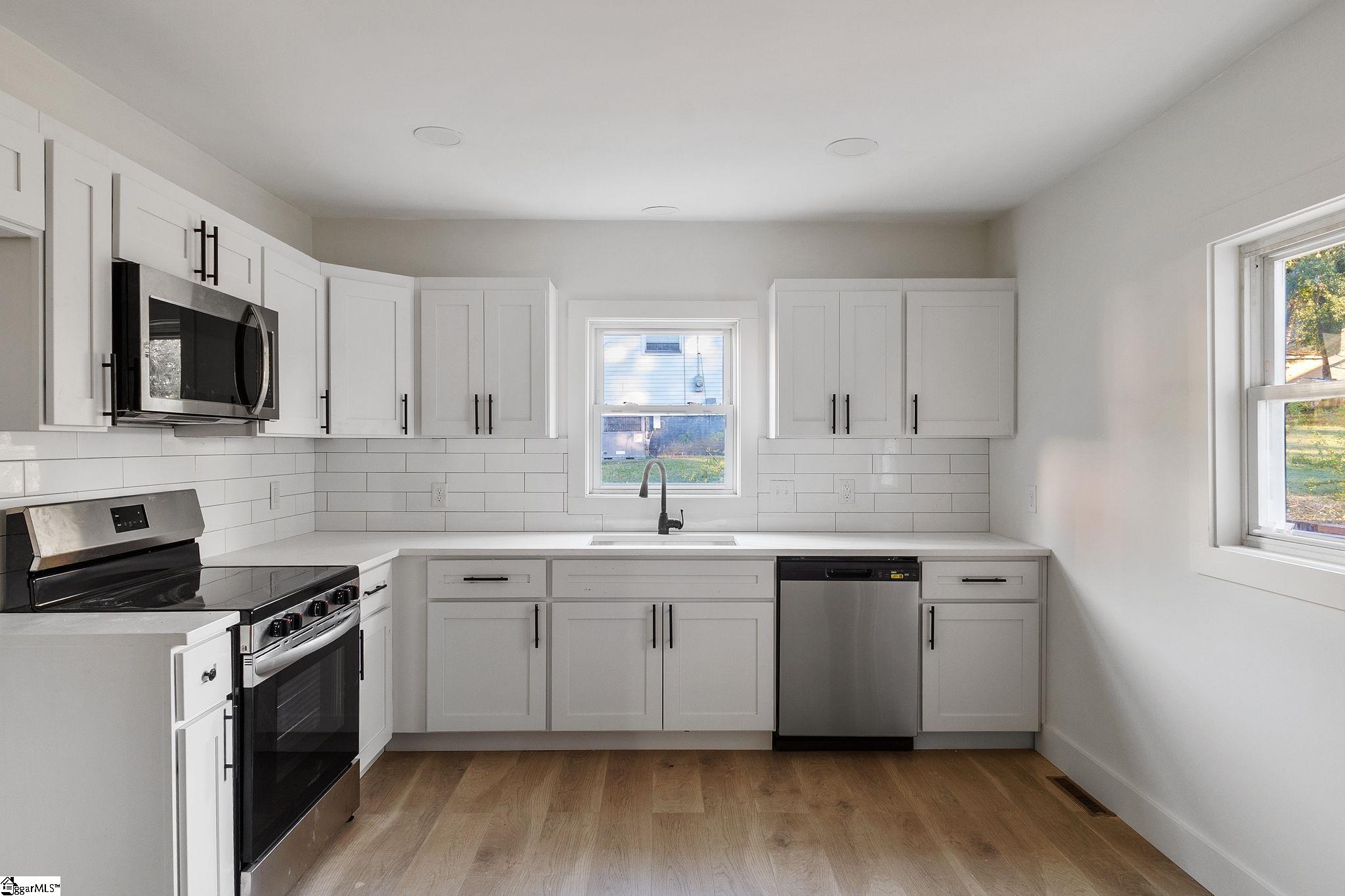 111 South 8th Street Easley, SC 29640 - Photo 4 of 17