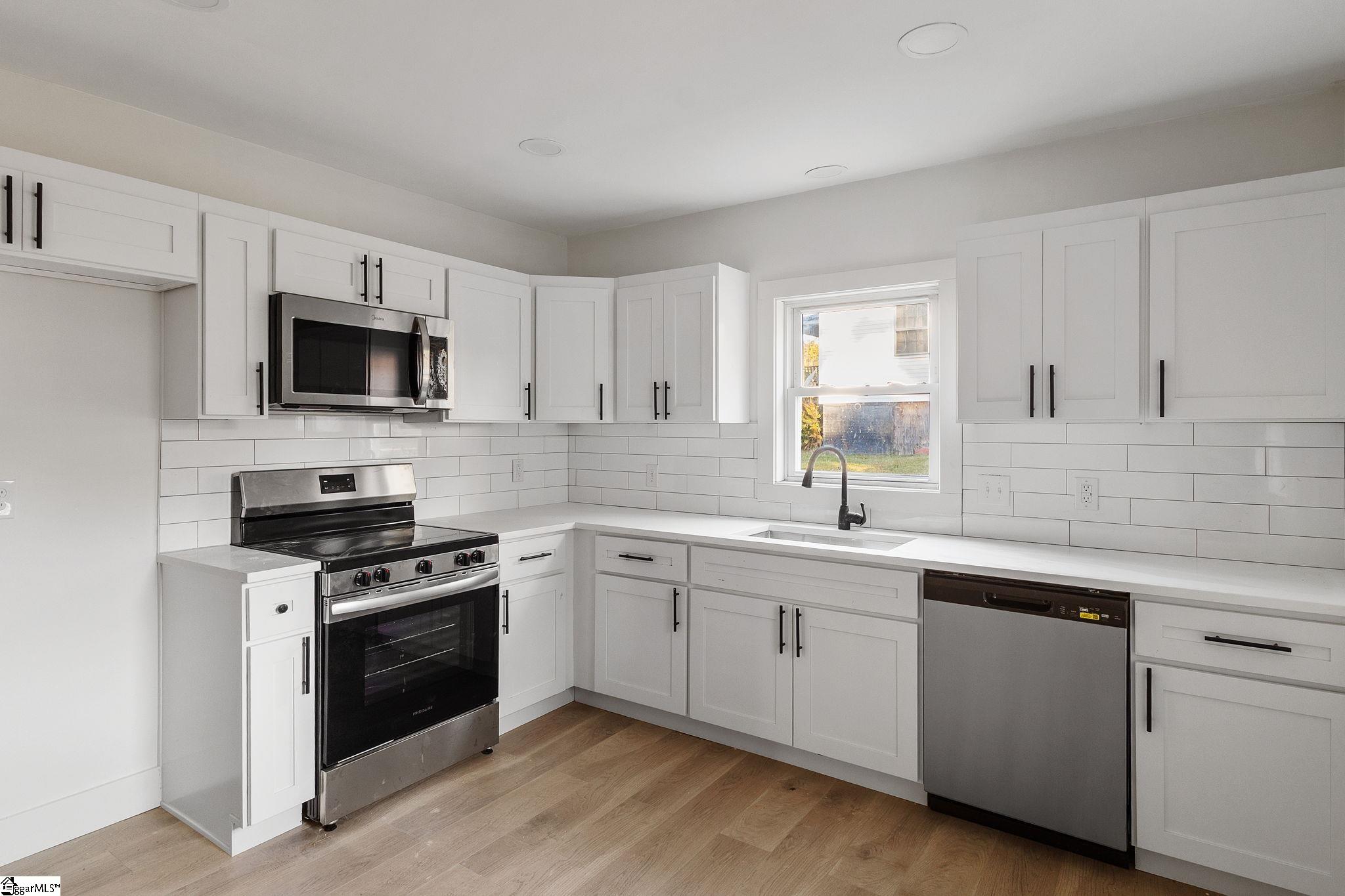 111 South 8th Street Easley, SC 29640 - Photo 5 of 17