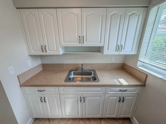 $2,000 | 541 Northeast 44th Street, Unit B, Boca Raton, FL 33431