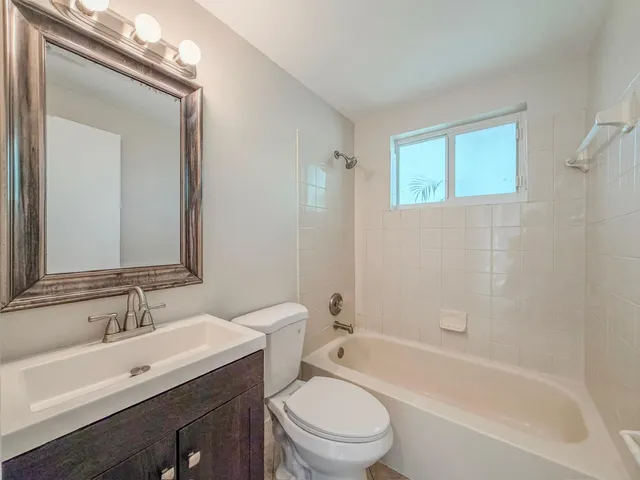 $2,000 | 541 Northeast 44th Street, Unit B, Boca Raton, FL 33431