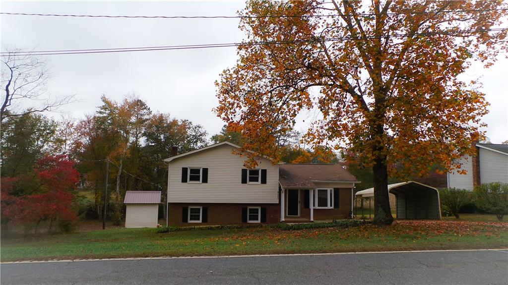 1005 Cape Hickory Road Hickory, NC 28601 - Photo 2 of 40 Gallery Image 2