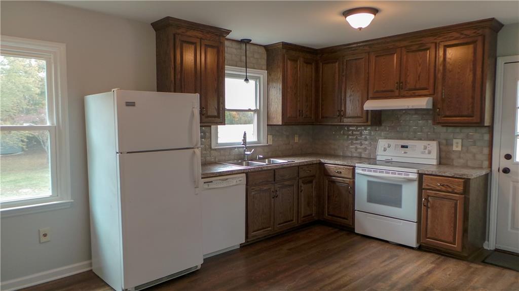 1005 Cape Hickory Road Hickory, NC 28601 - Photo 3 of 40 Gallery Image 3
