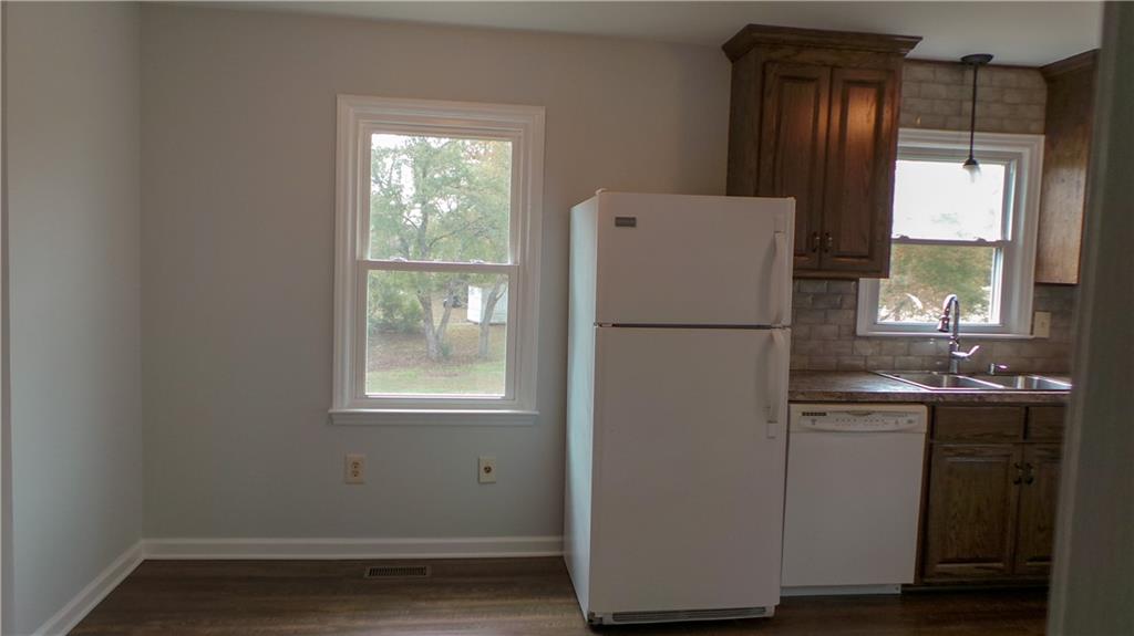 1005 Cape Hickory Road Hickory, NC 28601 - Photo 4 of 40 Gallery Image 4