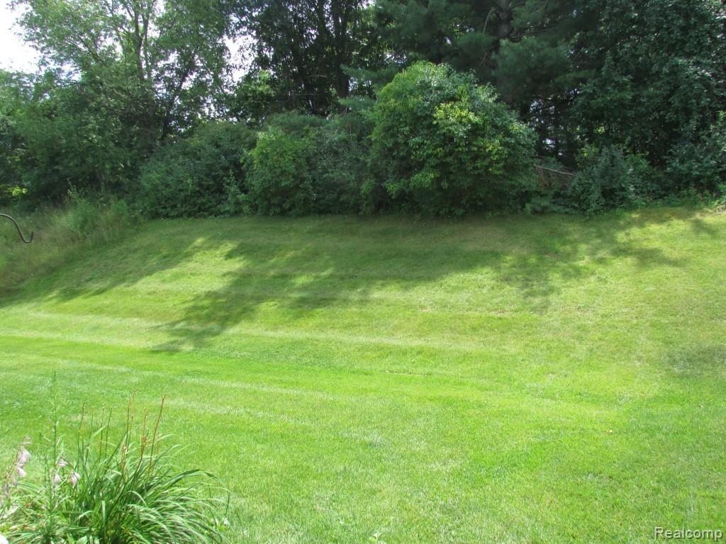 46 Eagle Ridge Road Lake Orion, MI 48360 - Photo 33 of 35