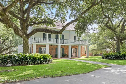 $695,000 | 1005 Loreauville Road, New Iberia, LA 70563