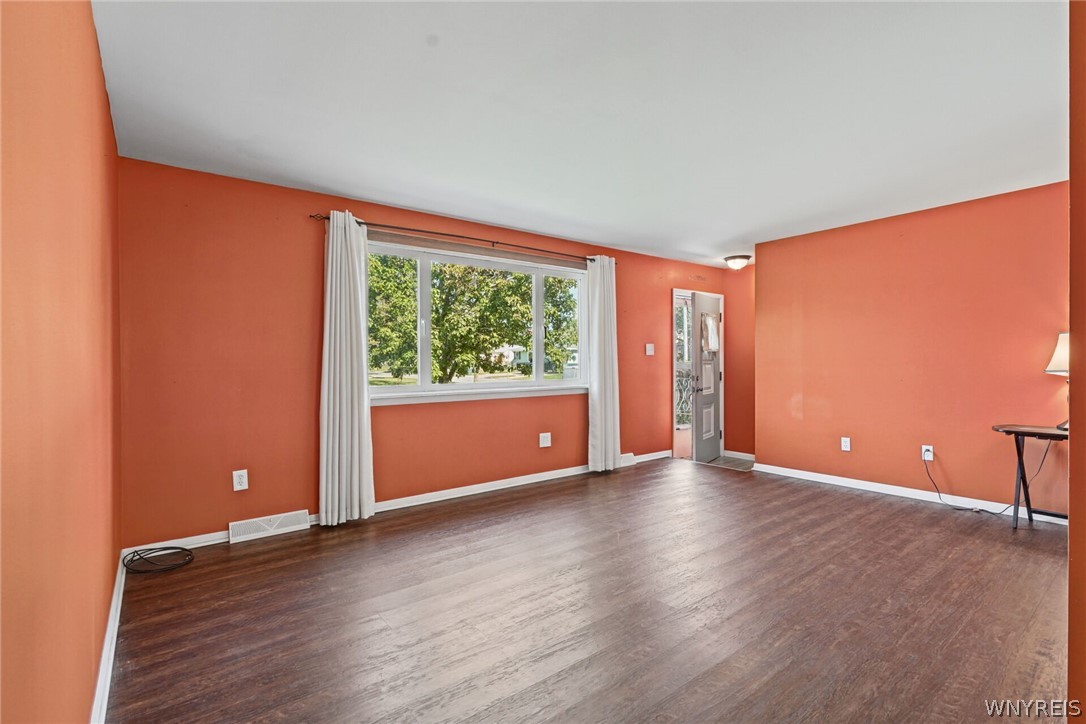 297 Rehm Road Cheektowaga, NY 14043 - Photo 4 of 38 Gallery Image 4