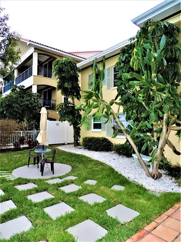 $1,400 | 12175 3rd Street East, Unit 4, Treasure Island, FL 33706