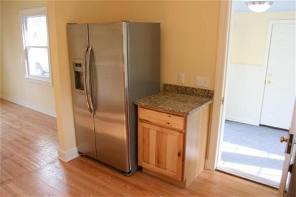 145 State Street Amherst, MA 01002 - Photo 9 of 23 Gallery Image 9