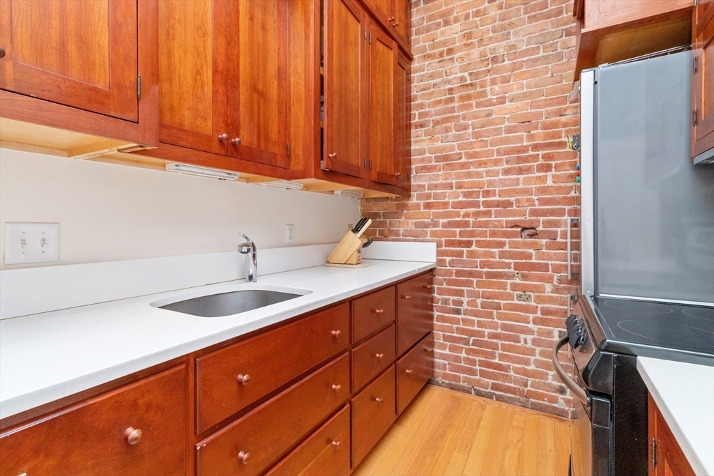 28 Worcester Square, Unit 3 Boston, MA 02118 - Photo 9 of 15 a bathroom with a sink and a bathtub