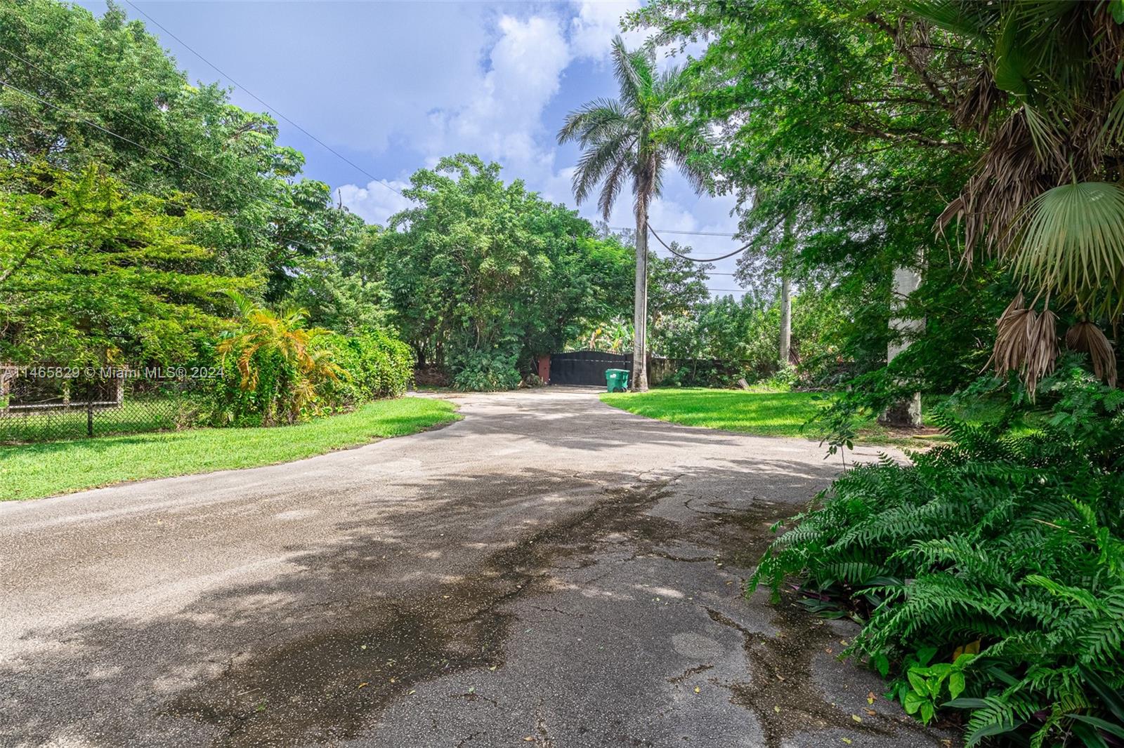 6000 Southwest 118th Avenue Miami, FL 33183 - Photo 32 of 49 a view of a park with tree s