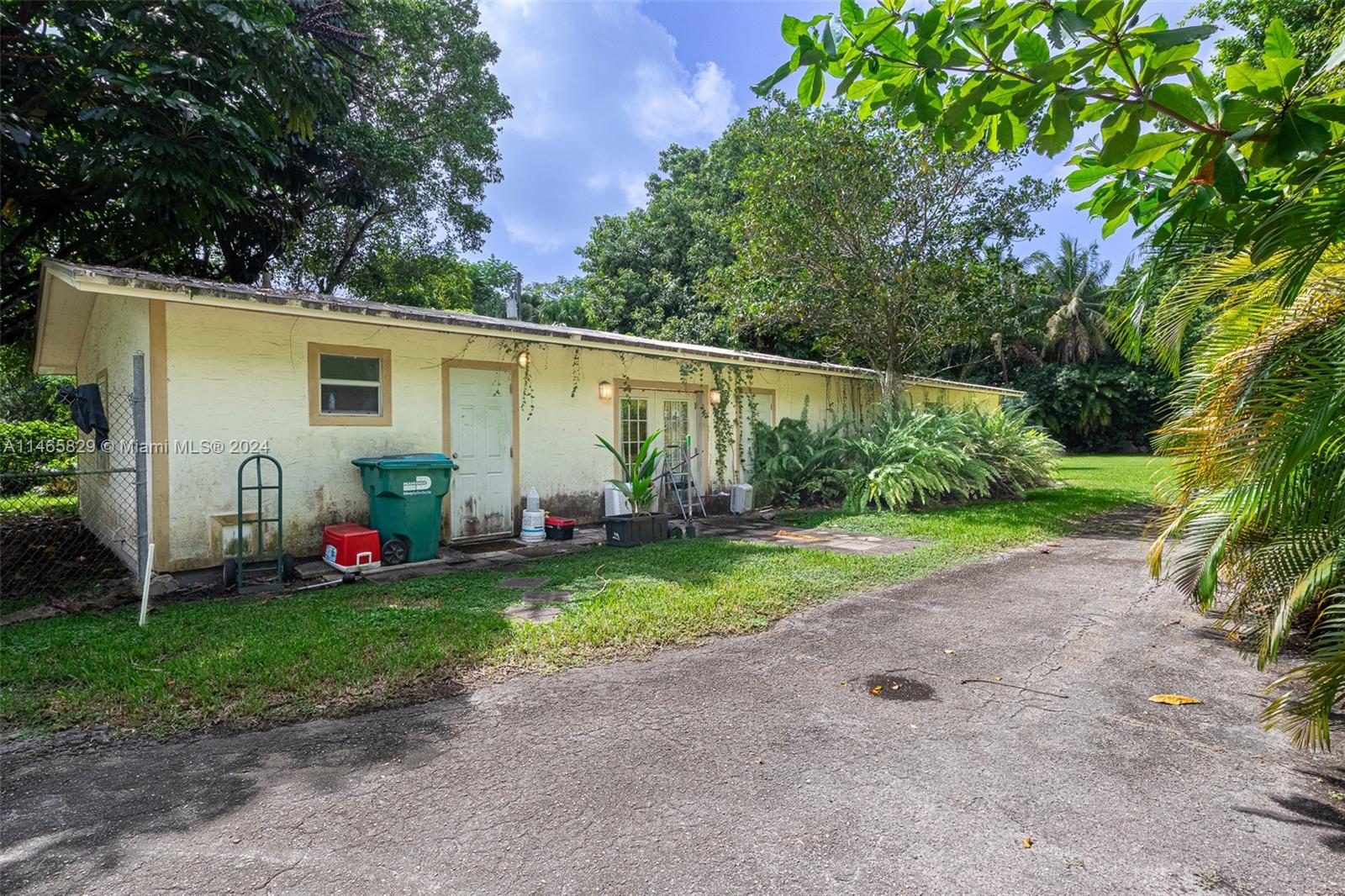 6000 Southwest 118th Avenue Miami, FL 33183 - Photo 35 of 49 a view of a backyard with plants and large trees