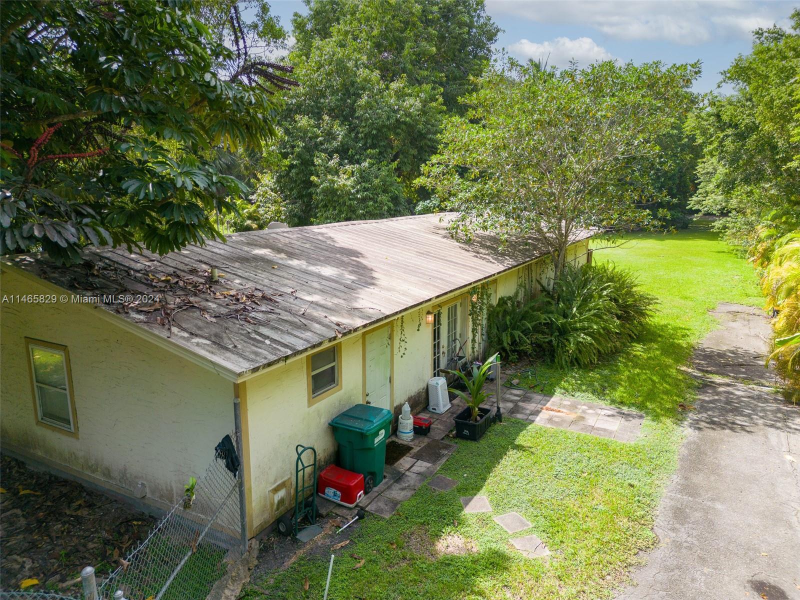 6000 Southwest 118th Avenue Miami, FL 33183 - Photo 36 of 49 a backyard of a house with lots of green space