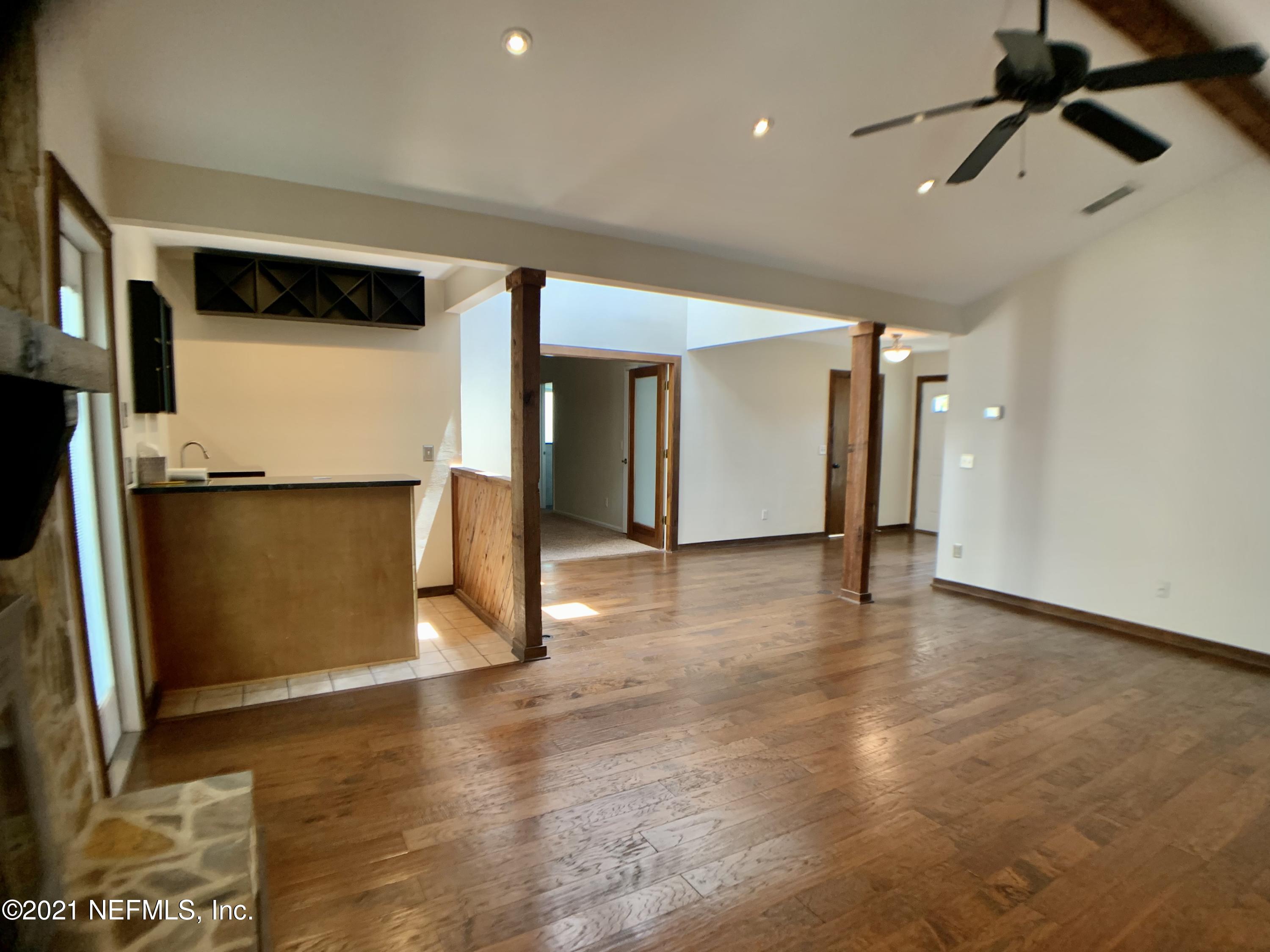 1058 Rene Court Orange Park, FL 32065 - Photo 11 of 26 Livingroom/ bar area