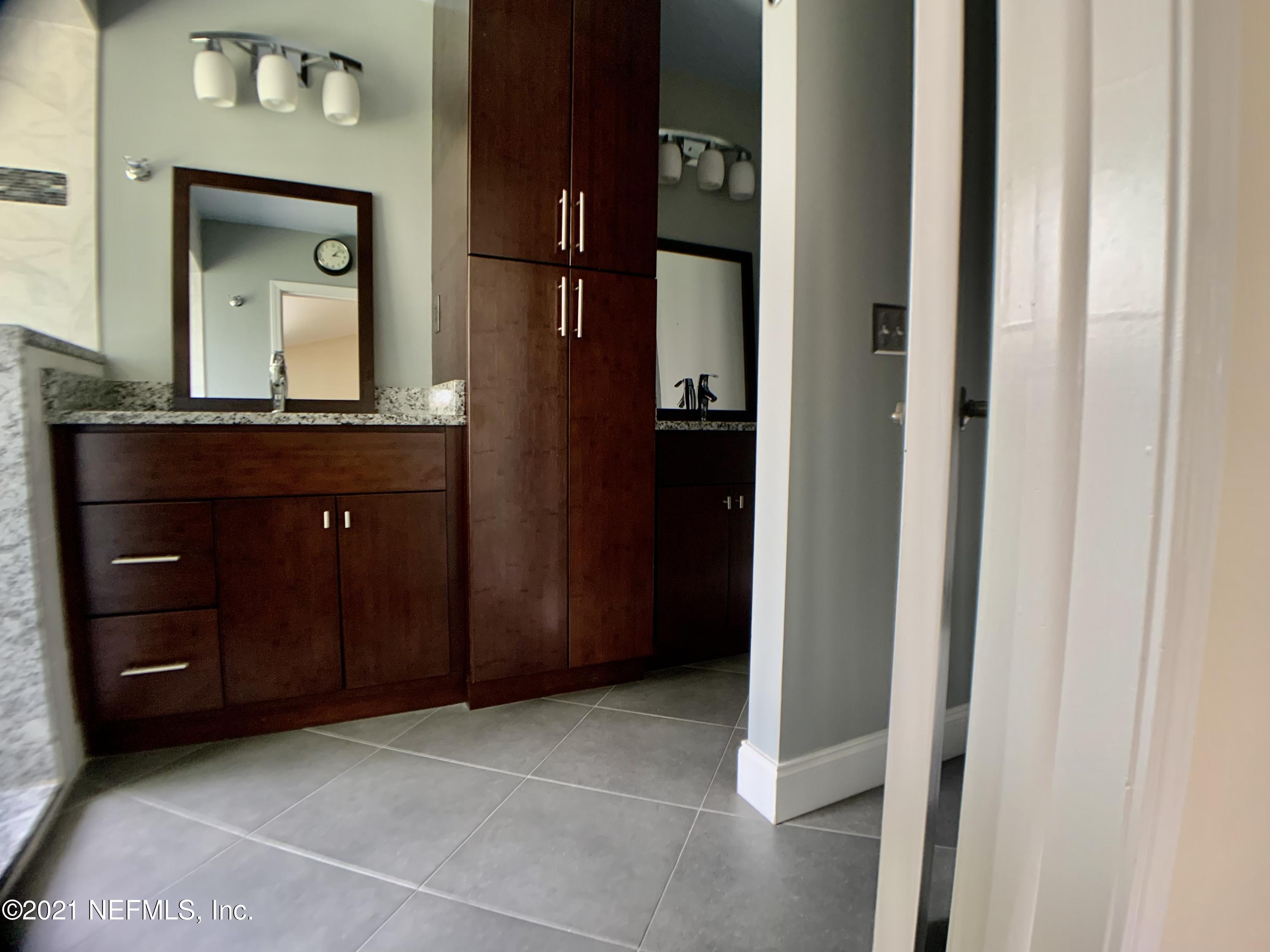 1058 Rene Court Orange Park, FL 32065 - Photo 17 of 26 Ensuite Bathroom