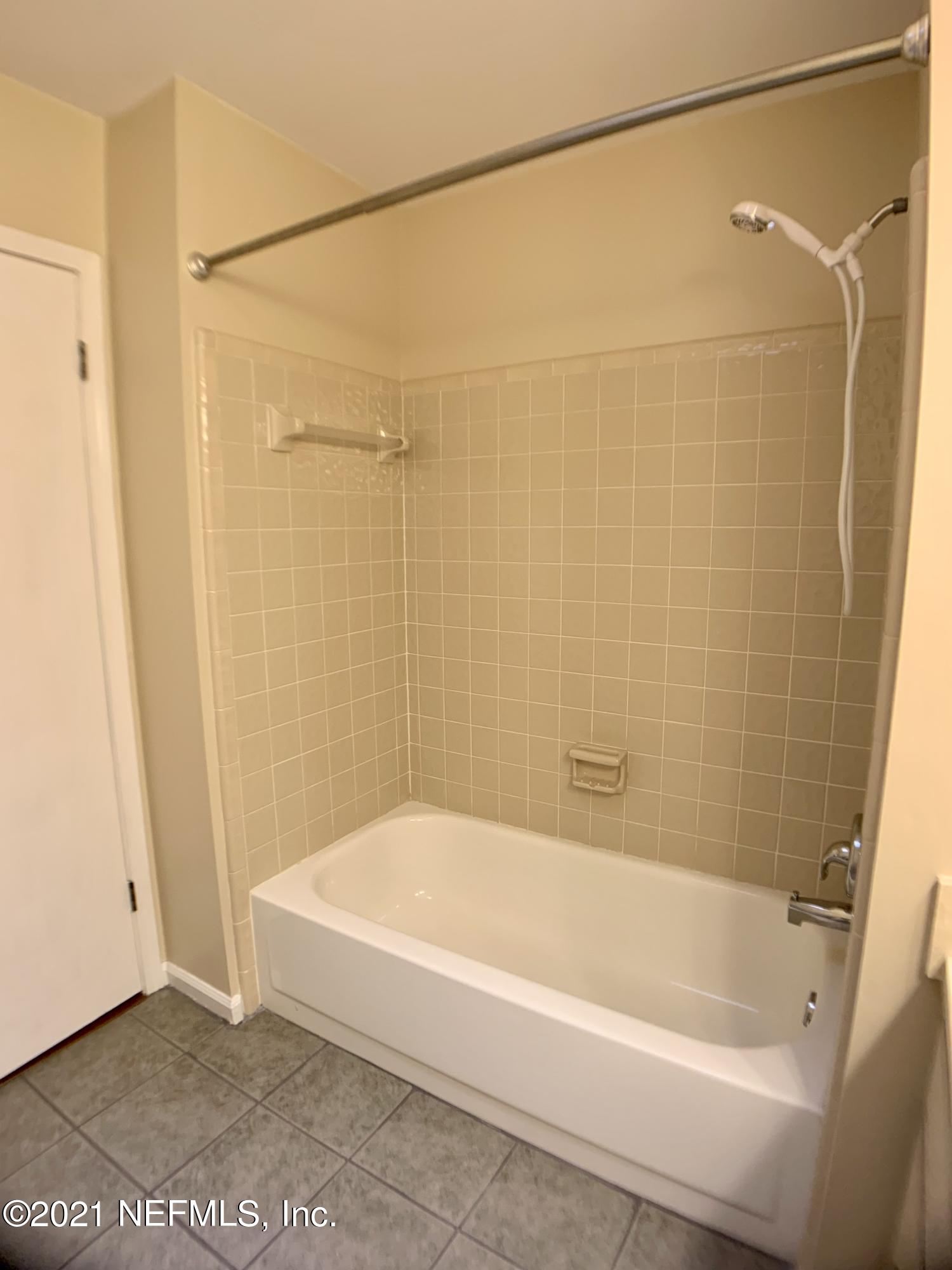 1058 Rene Court Orange Park, FL 32065 - Photo 24 of 26 Hall Bathroom