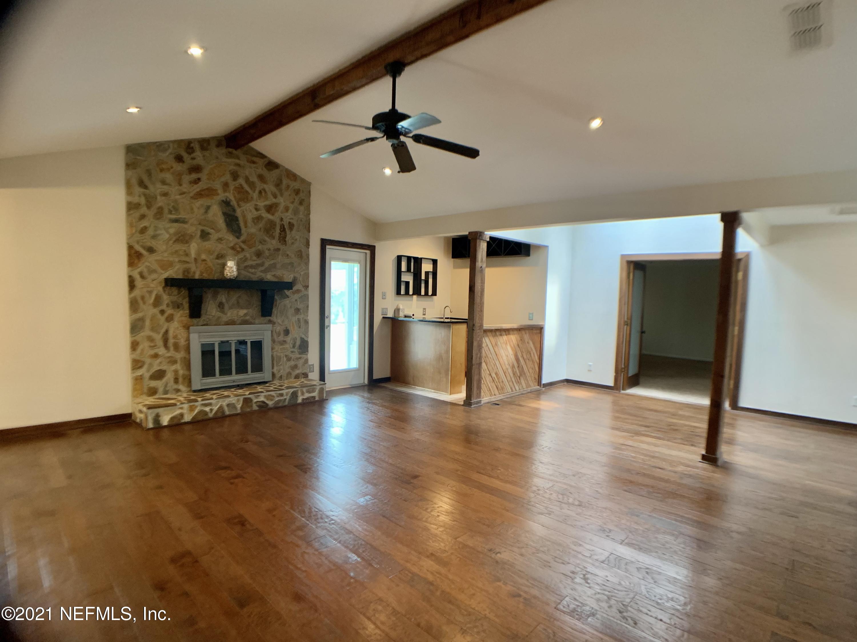 1058 Rene Court Orange Park, FL 32065 - Photo 10 of 26 Livingroom