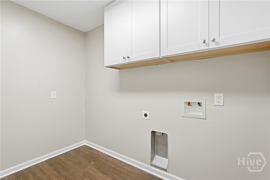141 Grimsby Road Savannah, GA 31407 - Photo 39 of 58 Laundry room
