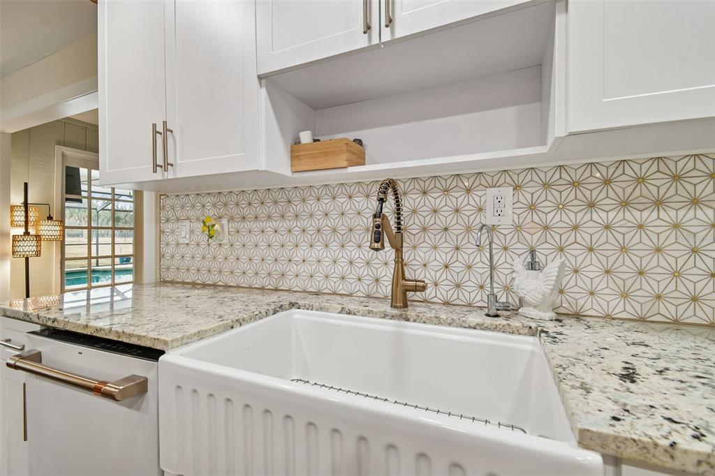 3009 Jim Johnson Road Plant City, FL 33566 - Photo 18 of 84 a bathroom with a bathtub and shower