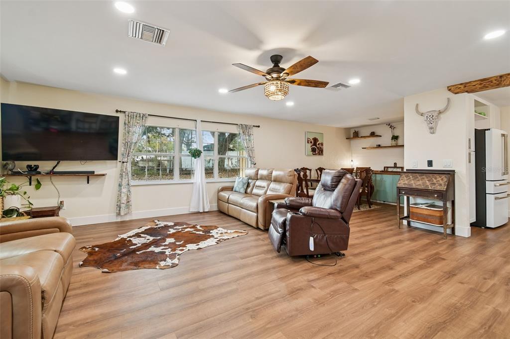 3009 Jim Johnson Road Plant City, FL 33566 - Photo 25 of 84 a living room with furniture and a flat screen tv