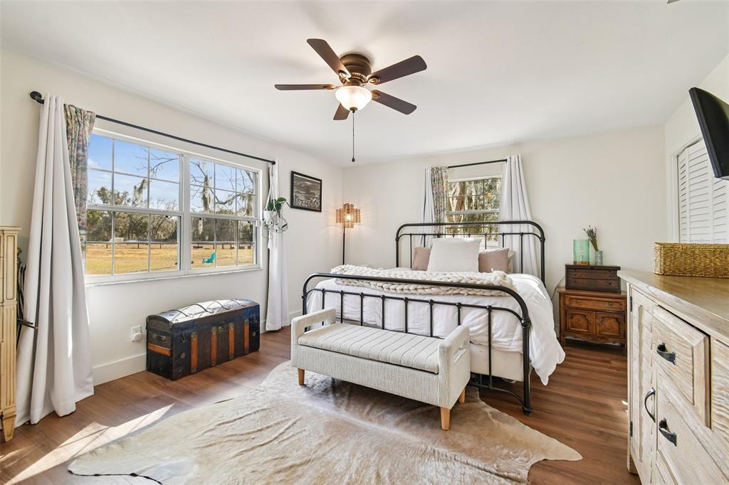 3009 Jim Johnson Road Plant City, FL 33566 - Photo 31 of 84 a spacious bedroom with a bed and a couch