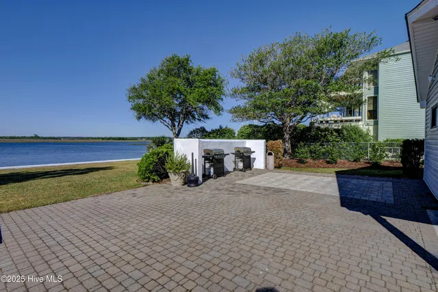 $2,500 | 322 Causeway Drive, Unit STE 207, Wrightsville Beach, NC 28480